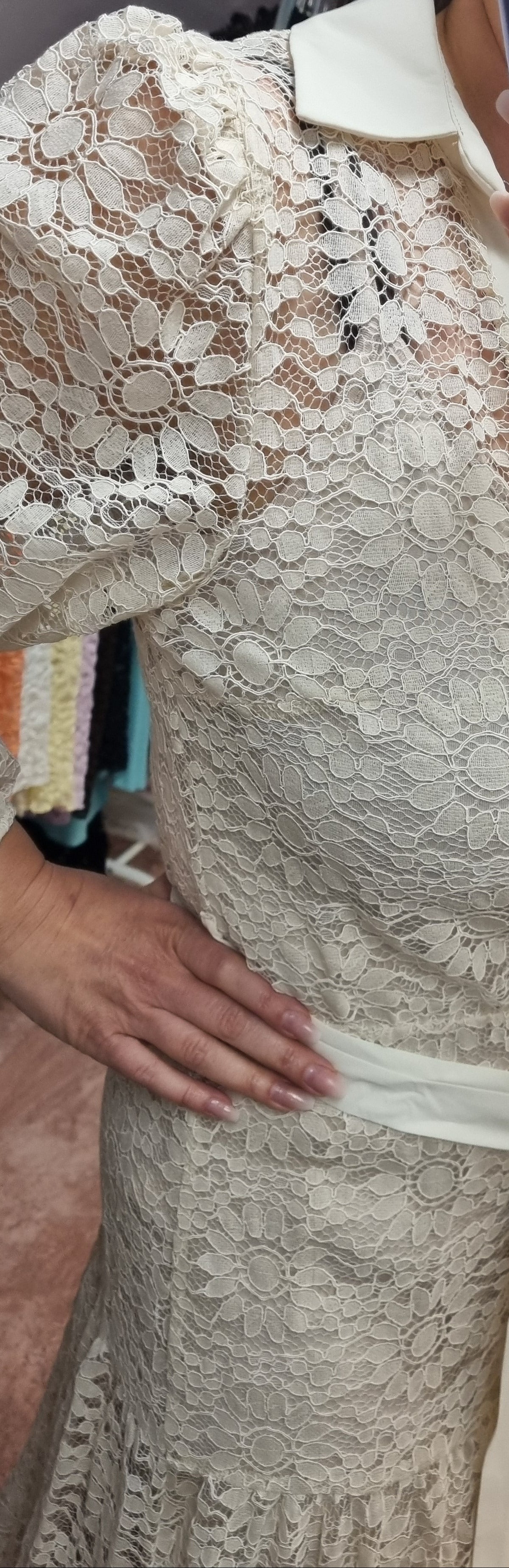 AURA SKY CREME Maxikleid aus Spitze