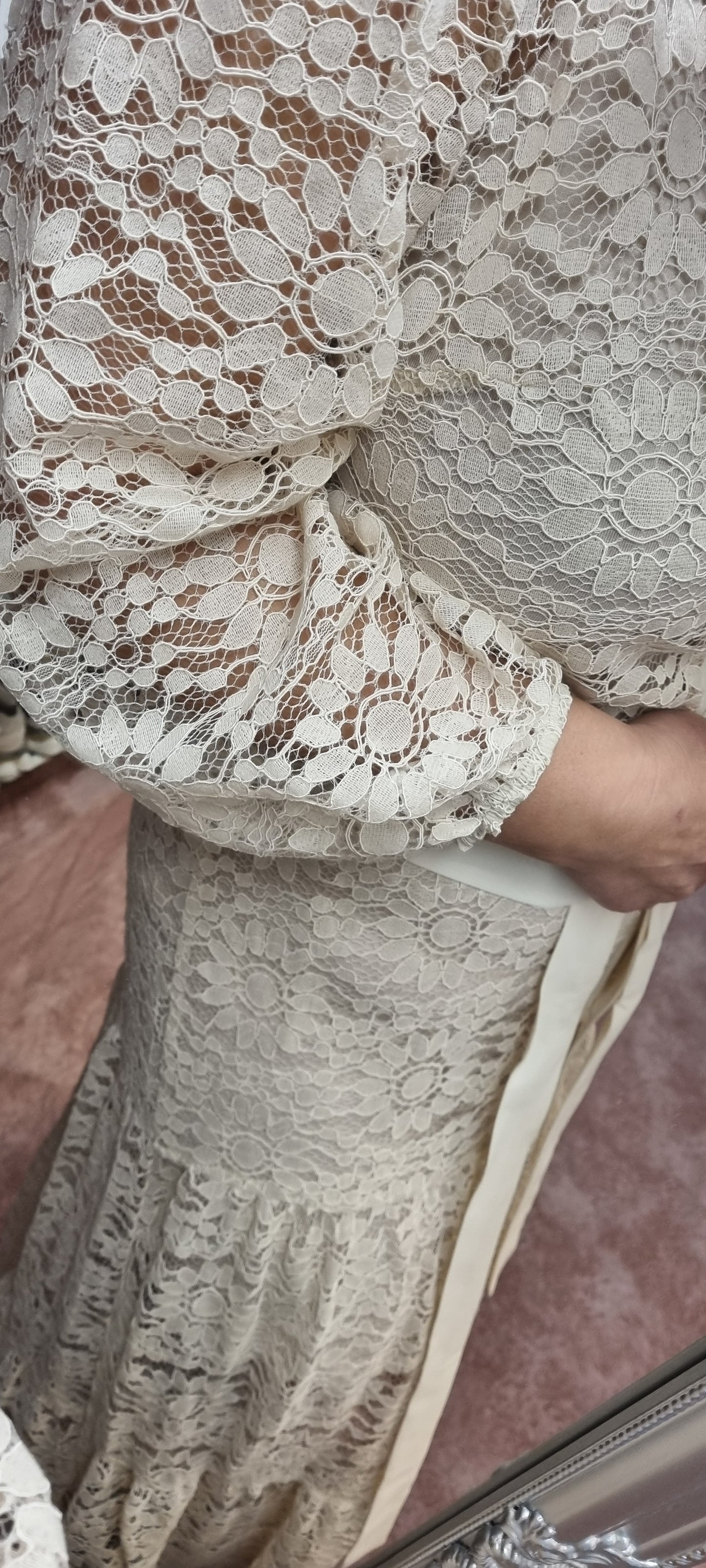 AURA SKY CREME Maxikleid aus Spitze