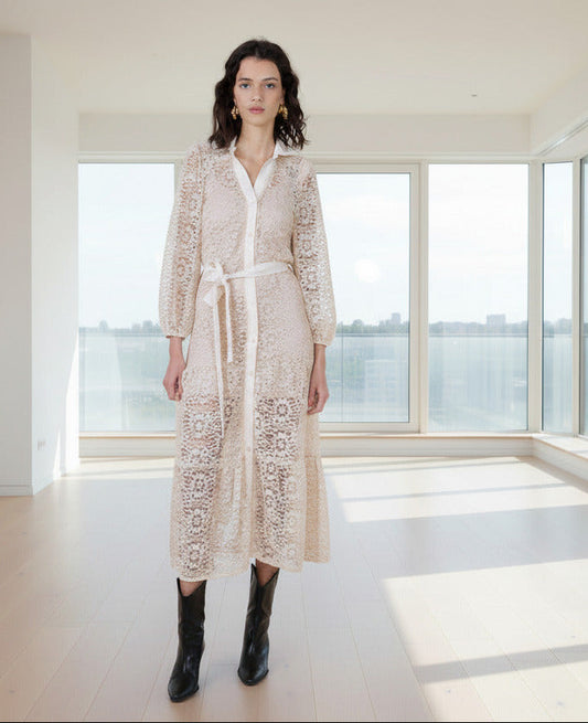 AURA SKY CREME Maxikleid aus Spitze